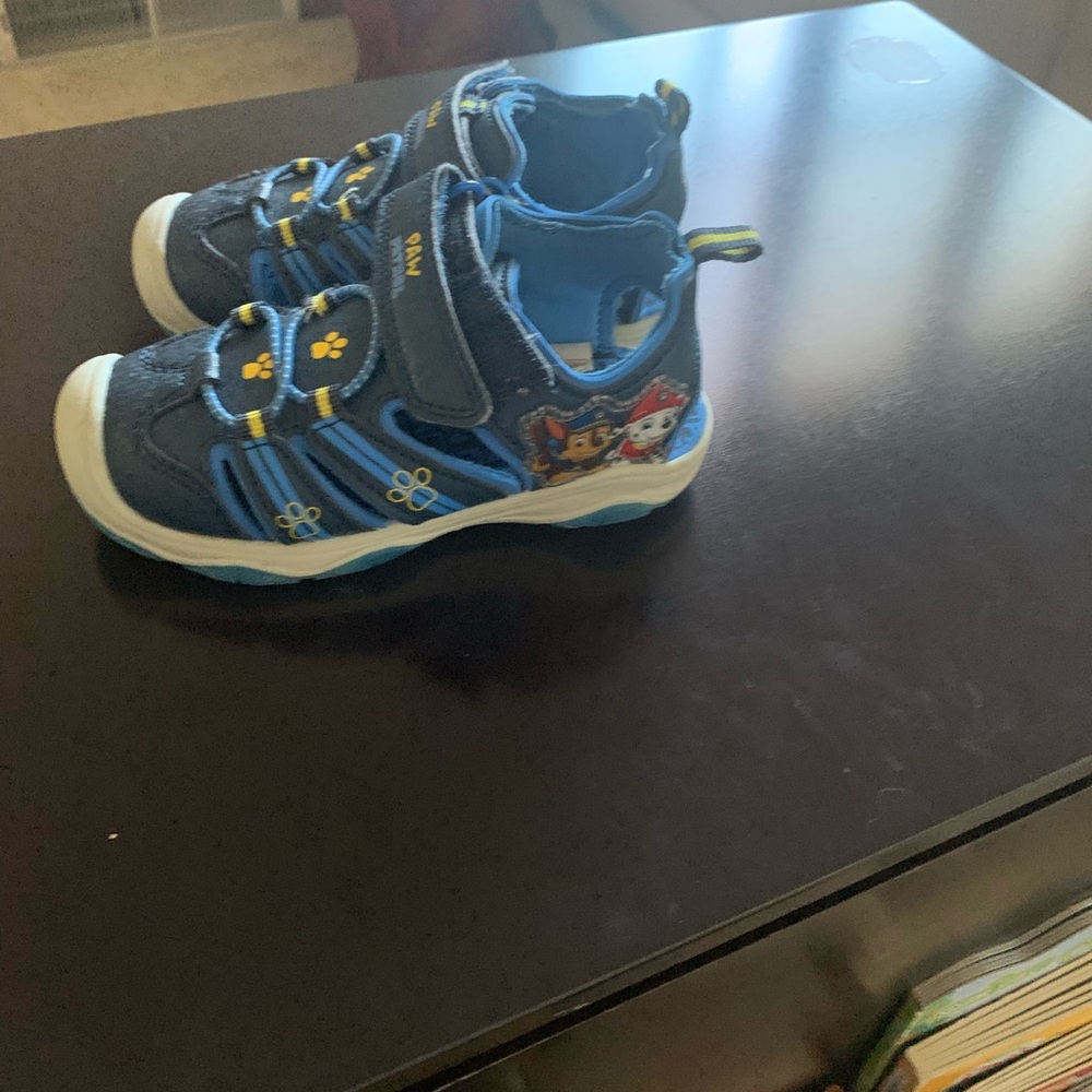 Sandals - Picture 2 of 6